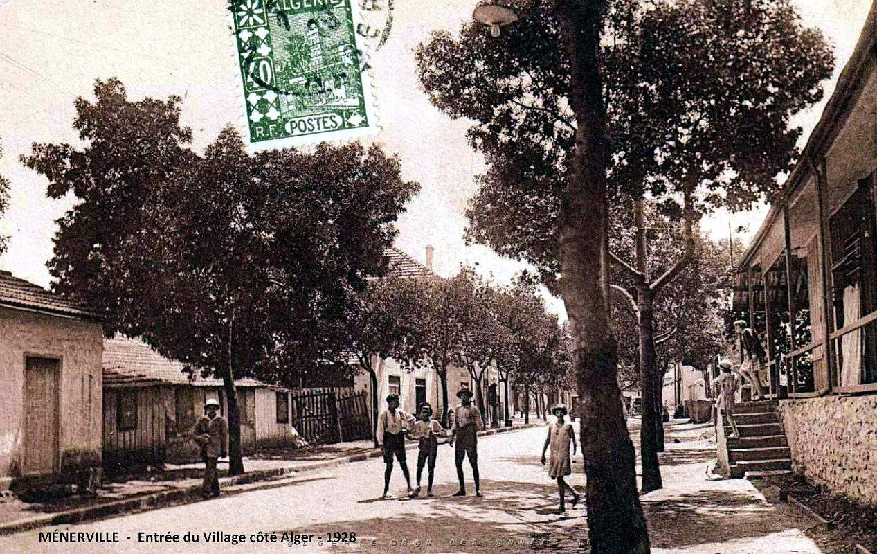 Menerville - Entree du Village cote Alger - 1929.jpg